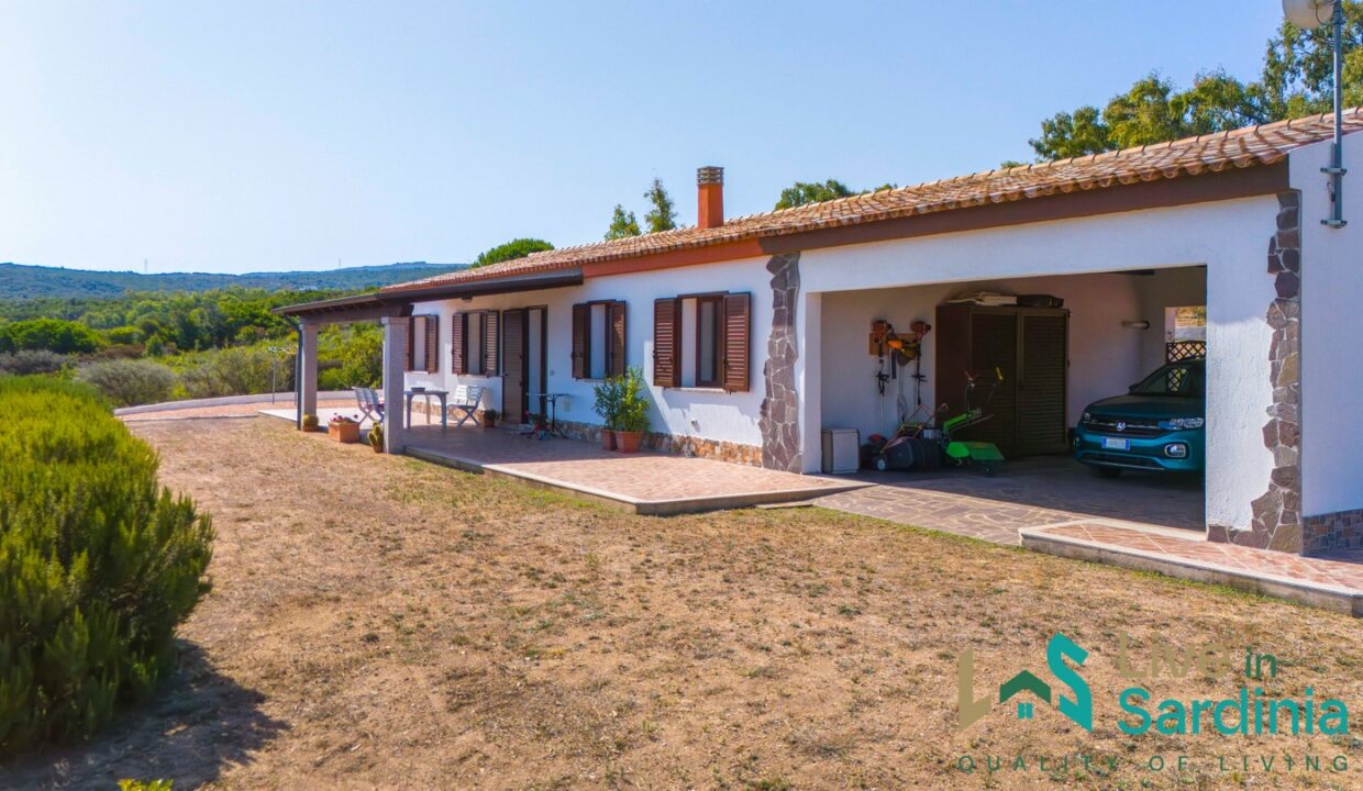 Farmhouse-for-sale-in-Aglientu
