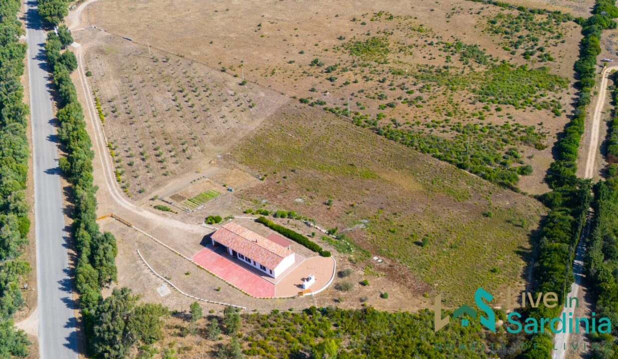Farmhouse-for-sale-in-Aglientu