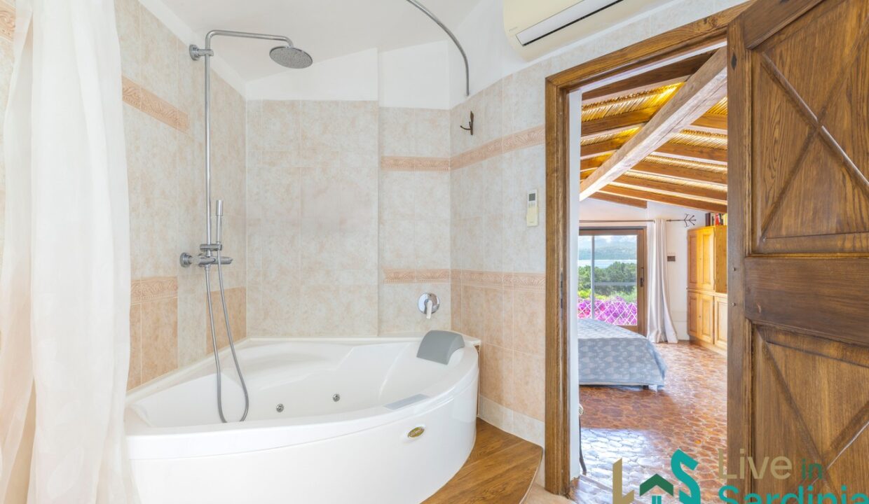 Sea-View-Villa-for-Sale-in-La-Celvia-Porto-Cervo (29)