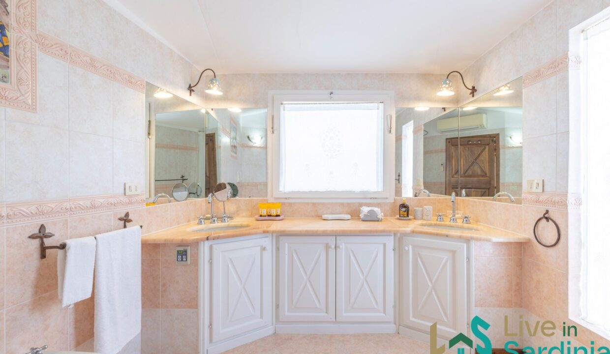 Sea-View-Villa-for-Sale-in-La-Celvia-Porto-Cervo (30)